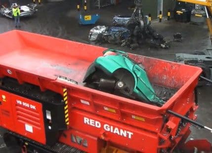 VIDEO: Mašina koja "jede" automobile VIDEO: Mašina koja "jede" automobile