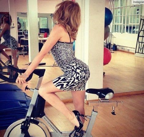 Pogledajte kako izgleda Kajli Minog u petoj deceniji života Pogledajte kako izgleda Kajli Minog u petoj deceniji života