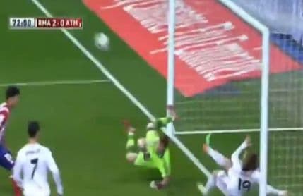 VIDEO: Modrić vrhunskom reakcijom spriječio gol Atletika VIDEO: Modrić vrhunskom reakcijom spriječio gol Atletika