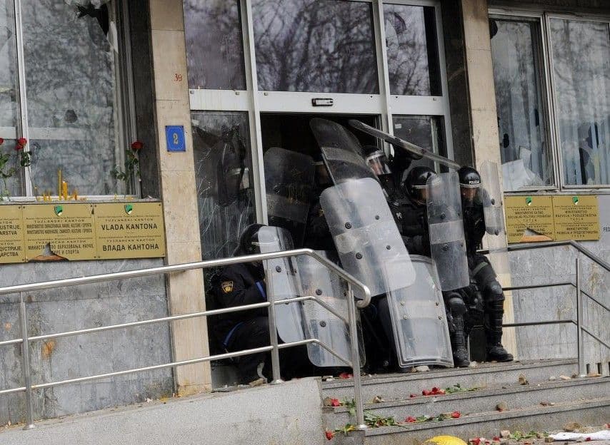 Tuzla: Rastjerani demonstranti Tuzla: Rastjerani demonstranti