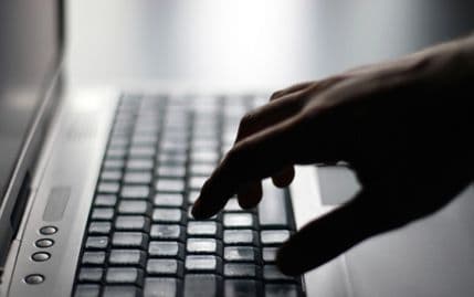 Dok Vi gledate pornografiju, neko gleda Vas Dok Vi gledate pornografiju, neko gleda Vas