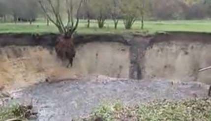 U misterioznoj provaliji ponovo nastalo jezero U misterioznoj provaliji ponovo nastalo jezero