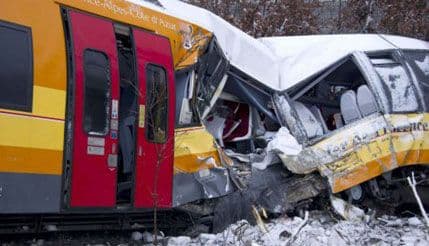 Francuska: Dvoje poginulih u teškoj željezničkoj nesreći (VIDEO) Francuska: Dvoje poginulih u teškoj željezničkoj nesreći (VIDEO)