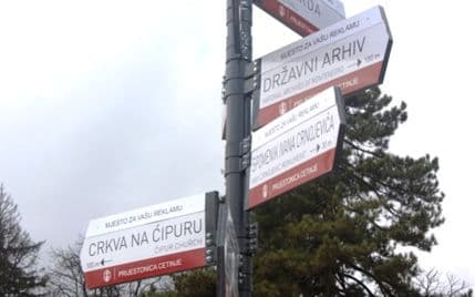 Dvorski trg: Predstavljena nova turistička signalizacija Dvorski trg: Predstavljena nova turistička signalizacija