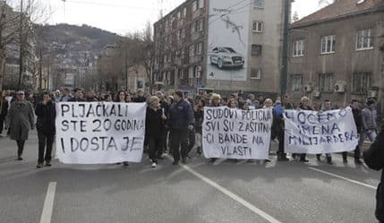 Demonstranti se razilaze, Nikšić odbio da podnese ostavku Demonstranti se razilaze, Nikšić odbio da podnese ostavku