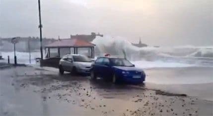 Temza na rekordnoj visini, hiljade domova u opasnosti Temza na rekordnoj visini, hiljade domova u opasnosti