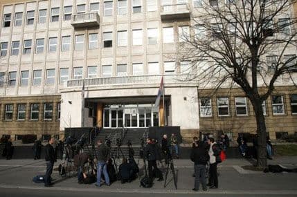 BEOGRAD: Sud presudio - u Peći je ubijala vojska, ne paravojska BEOGRAD: Sud presudio - u Peći je ubijala vojska, ne paravojska