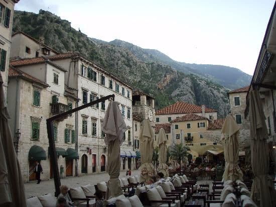 Kotor: Osumnjičen da je iz kladionice ukrao 8.000 eura Kotor: Osumnjičen da je iz kladionice ukrao 8.000 eura