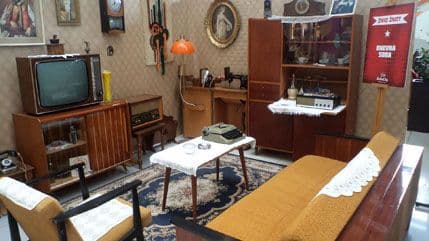 “ŽIVIO ŽIVOT”: Izložba o vremenu kada se na ljubavni sastanak išlo u osam “ŽIVIO ŽIVOT”: Izložba o vremenu kada se na ljubavni sastanak išlo u osam