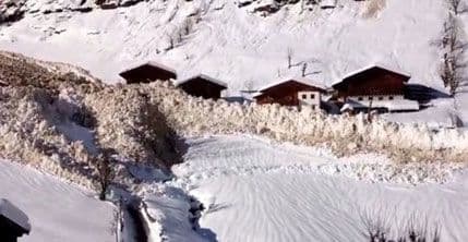 VIDEO: Lavina za nekoliko minuta zatrpala selo u Italiji VIDEO: Lavina za nekoliko minuta zatrpala selo u Italiji