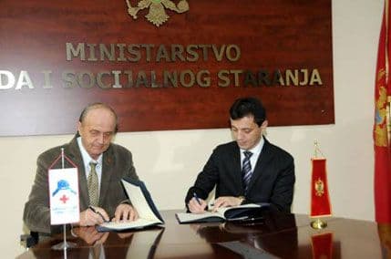 Ministarstvo rada i Crveni krst potpisali memorandum o saradnji Ministarstvo rada i Crveni krst potpisali memorandum o saradnji