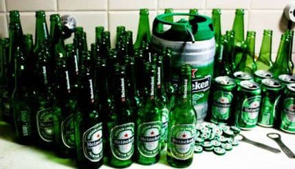 Hajneken u Francuskoj prodavaniji od domaćeg piva Hajneken u Francuskoj prodavaniji od domaćeg piva