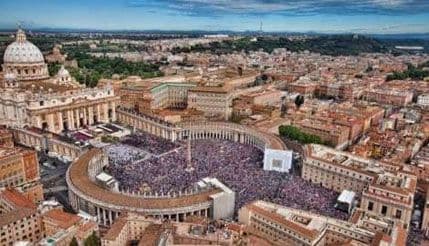Dan zaljubljenih: 25.000 ljudi na trgu sv. Petra u Rimu Dan zaljubljenih: 25.000 ljudi na trgu sv. Petra u Rimu