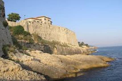 Dogovor o formiranju vlasti u Ulcinju odgođen za sjutra Dogovor o formiranju vlasti u Ulcinju odgođen za sjutra