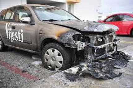 Saslušani policajaci koji su čuvali automobil „Vijesti“ Saslušani policajaci koji su čuvali automobil „Vijesti“