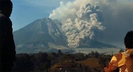 Erupcija vulkana na Javi, evakuisano 100.000 ljudi Erupcija vulkana na Javi, evakuisano 100.000 ljudi