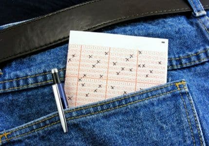 Beskućnik dao posljednju paru na srećku, dobio milione Beskućnik dao posljednju paru na srećku, dobio milione