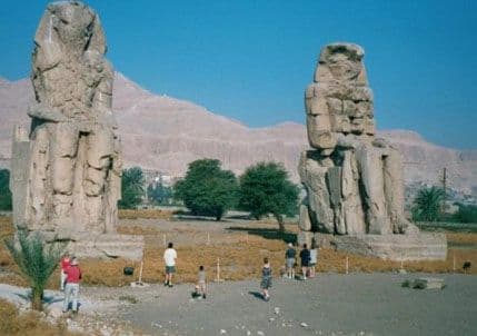 Pronađeni izgubljeni djelovi kolosa iz Tebe Pronađeni izgubljeni djelovi kolosa iz Tebe