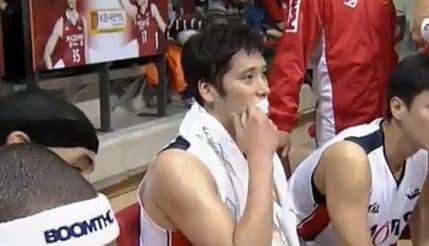 VIDEO: Trener natjerao igrača da zalijepi traku preko usta! VIDEO: Trener natjerao igrača da zalijepi traku preko usta!