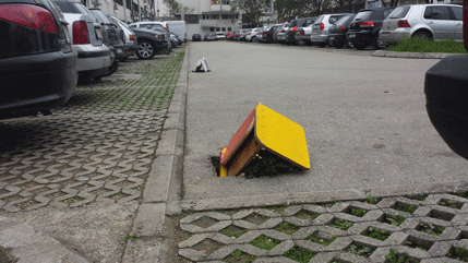 Krađa slivničkih rešetki u Baru Krađa slivničkih rešetki u Baru