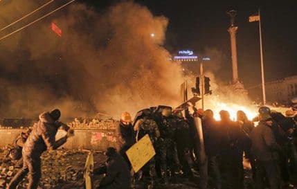 Sukobi u Ukrajini nastavljeni i tokom noći: Najmanje 25 poginulih, preko 200 ranjenih Sukobi u Ukrajini nastavljeni i tokom noći: Najmanje 25 poginulih, preko 200 ranjenih