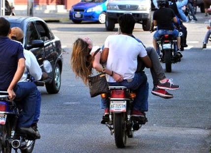 Mis Venecuele ubijena na studentskim protestima Mis Venecuele ubijena na studentskim protestima