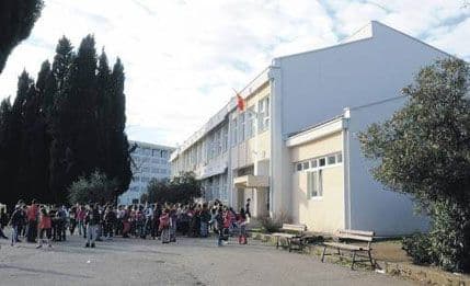 Osnovci OŠ “Vlado Milić” donirali garderobu, knjige i igračke Osnovci OŠ “Vlado Milić” donirali garderobu, knjige i igračke