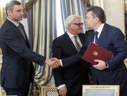 Parlament smijenio Janukoviča i raspisao izbore za 25. maj Parlament smijenio Janukoviča i raspisao izbore za 25. maj