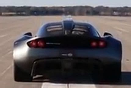 Vežite se, polijećemo: Pogledajte kako juri najbrži serijski proizveden automobil Vežite se, polijećemo: Pogledajte kako juri najbrži serijski proizveden automobil