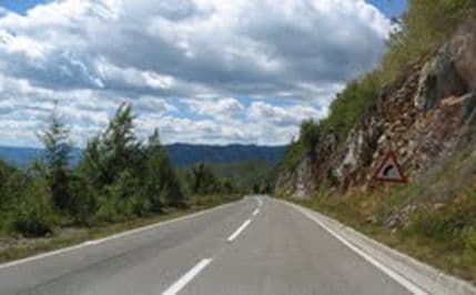 U saobraćajnoj nesreći na putu Nikšić - Podgorica poginuo vozač U saobraćajnoj nesreći na putu Nikšić - Podgorica poginuo vozač