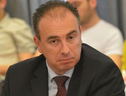 Đeka podnio ostavku na poslaničku funkciju Đeka podnio ostavku na poslaničku funkciju