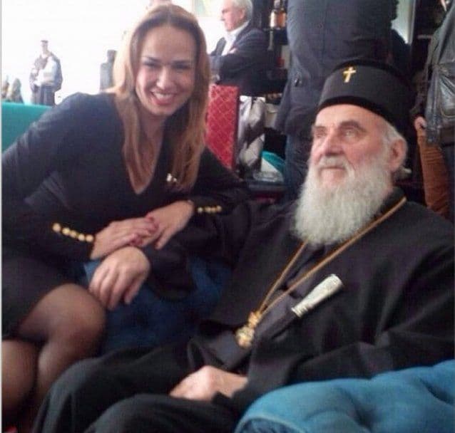 Marijana Mateus: Izvinjavam se patrijarhu, moja haljina je normalne dužine Marijana Mateus: Izvinjavam se patrijarhu, moja haljina je normalne dužine