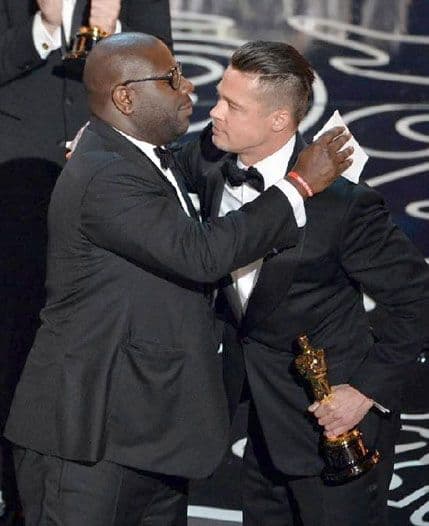 Bred Pit poljubio u usta režisera Stiva Mekvina Bred Pit poljubio u usta režisera Stiva Mekvina