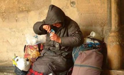 Na ulicama Francuske prošle godine preminulo je više od 450 beskućnika Na ulicama Francuske prošle godine preminulo je više od 450 beskućnika