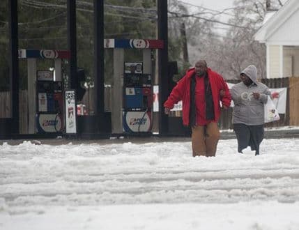 Zimska oluja paralisala istok SAD Zimska oluja paralisala istok SAD