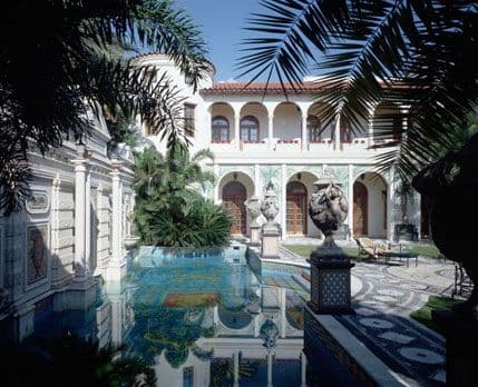 FOTO: Bekamovi kupili Versaćeovu vilu u Majamiju za 60 miliona FOTO: Bekamovi kupili Versaćeovu vilu u Majamiju za 60 miliona