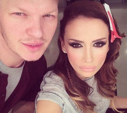 Pogledajte Eminu Jahović sa i bez šminke Pogledajte Eminu Jahović sa i bez šminke