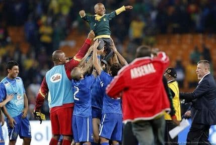 VIDEO: Nejmar zaštitio dječaka koji je upao na teren VIDEO: Nejmar zaštitio dječaka koji je upao na teren