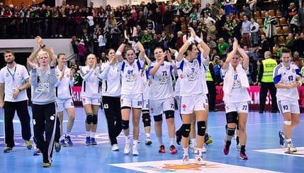 MAJDA i KLARA: Uz navijače rušimo Đer! MAJDA i KLARA: Uz navijače rušimo Đer!