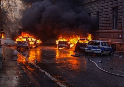 Uhapšena i druga osoba zbog paljenja zgrade Predsjedništva i Arhiva BiH Uhapšena i druga osoba zbog paljenja zgrade Predsjedništva i Arhiva BiH