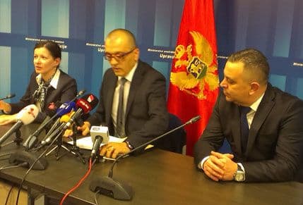 TOMIĆ: Dvije osobe osumnjičene za bombaški napad na "Vijesti", istraga se i dalje nastavlja TOMIĆ: Dvije osobe osumnjičene za bombaški napad na "Vijesti", istraga se i dalje nastavlja