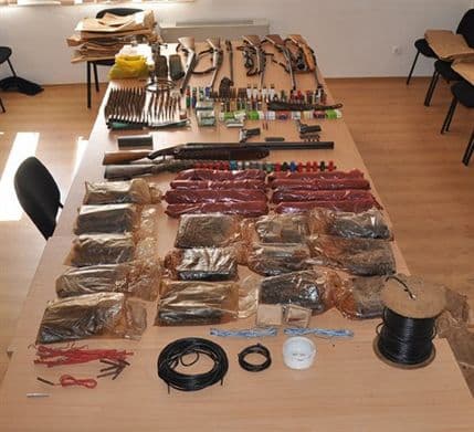 U Nikšiću oduzeta veća količina eksploziva i oružja U Nikšiću oduzeta veća količina eksploziva i oružja