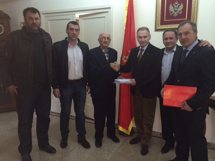 Predaja inicijativnih potpisa za osnivanje Crnogorskog Nacionalnog savjeta u Srbiji Predaja inicijativnih potpisa za osnivanje Crnogorskog Nacionalnog savjeta u Srbiji