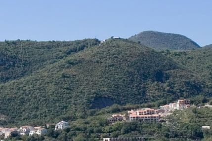 Privođenje Rađenovića: Za kupovinu opštinske zemlje na Košljunu, opština dala garancije za kredit privatniku Privođenje Rađenovića: Za kupovinu opštinske zemlje na Košljunu, opština dala garancije za kredit privatniku