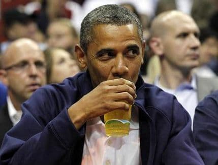 Obama isplatio „pivsku“ opkladu kanadskom premijeru Obama isplatio „pivsku“ opkladu kanadskom premijeru