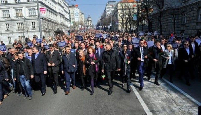Hiljade ljudi šetalo za Đinđića Hiljade ljudi šetalo za Đinđića