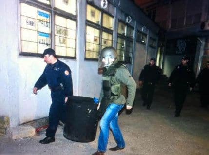 Iz solitera u centru Podgorice iznijeta eksplozivna naprava Iz solitera u centru Podgorice iznijeta eksplozivna naprava