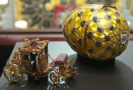 Trgovac metalima pronašao carsko Faberžeovo jaje Trgovac metalima pronašao carsko Faberžeovo jaje