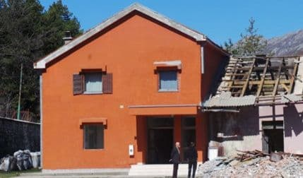 Počela rekonstrukcija objekta namijenjenog cetinjskim fudbalskim klubovima Počela rekonstrukcija objekta namijenjenog cetinjskim fudbalskim klubovima