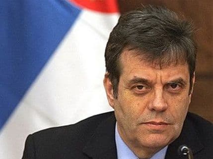 Koštunica se potpuno i zauvijek povukao iz politike Koštunica se potpuno i zauvijek povukao iz politike